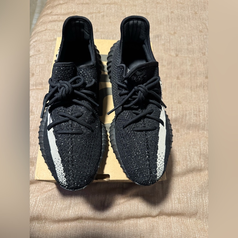YEEZY BOOST 350 V2